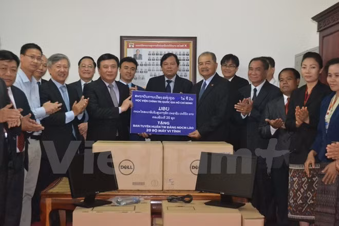Vietnam, Laos work in training personnel for politics research ảnh 1