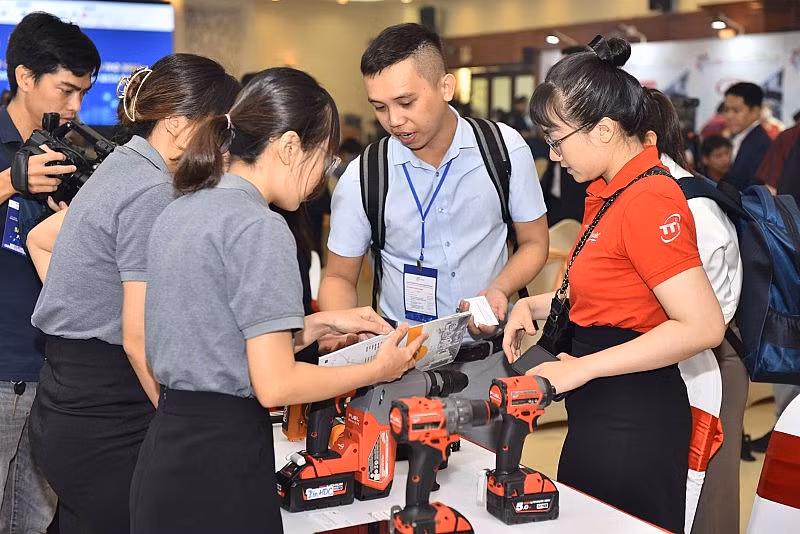 HCM City’s sourcing fair connects supporting-industry buyers, suppliers ảnh 1