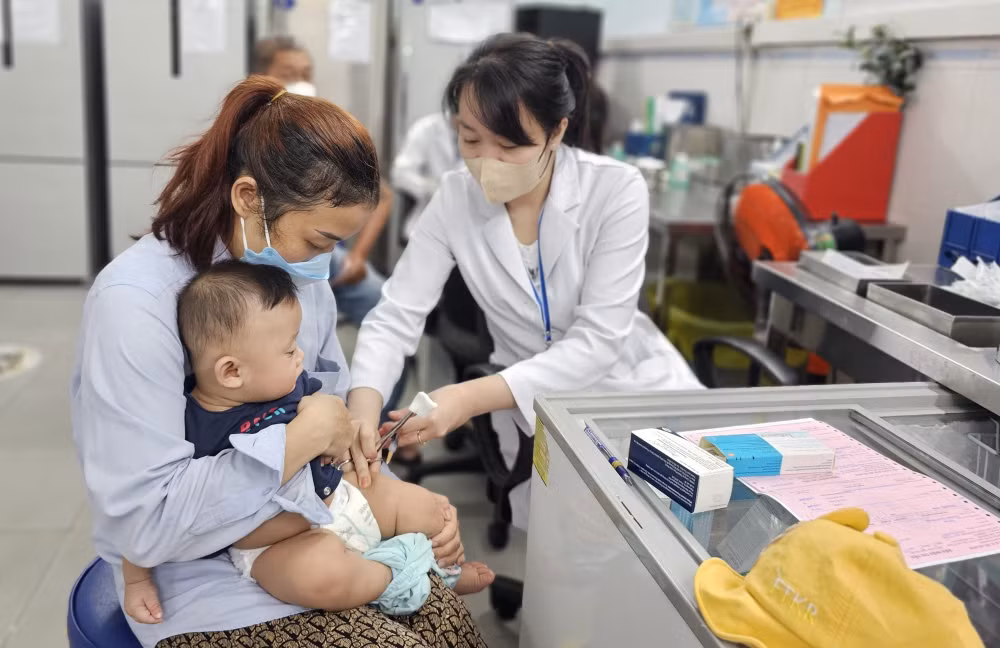 185,000 doses of 5-in-1 vaccine to be distributed to 49 localities this month ảnh 1