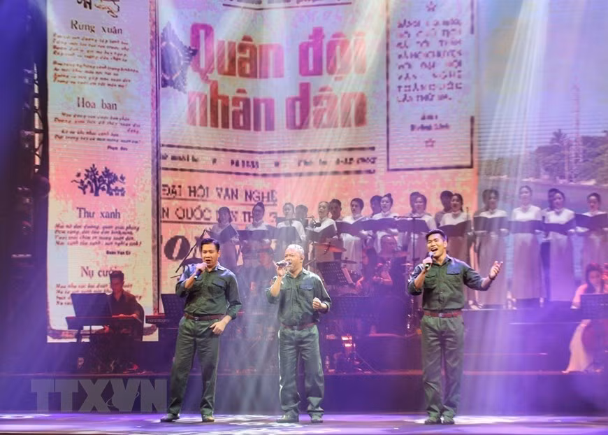 Art performance marks centenary of national anthem composer ảnh 1