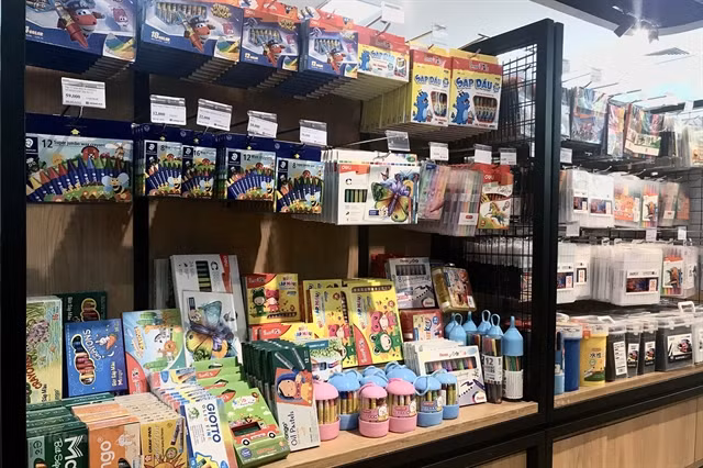 Made-in-Vietnam school stationery dominate domestic market ảnh 1
