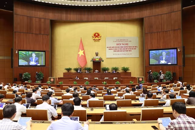 Full-time NA deputies discuss land acquisition, valuation methods ảnh 1 Full-time NA deputies discuss land acquisition, valuation methods ảnh 1