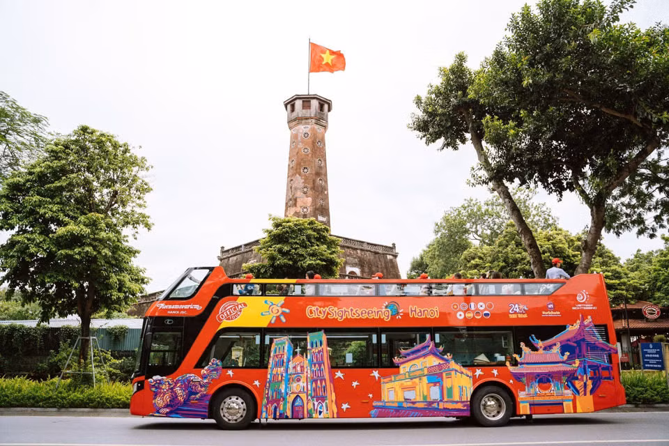 Hanoi offers free double-decker rides on holiday ảnh 1