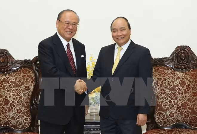 PM praises ties with Japan, new Vietnam-Japan University ảnh 1