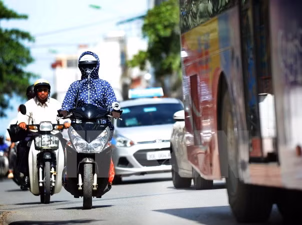 Hot spell to continue across northern, central regions ảnh 1