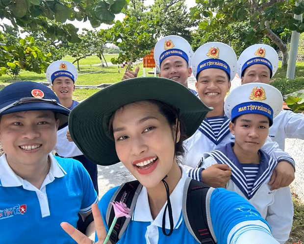 Sacred and proud Truong Sa in the heart of two Ms. Vietnam ảnh 2
