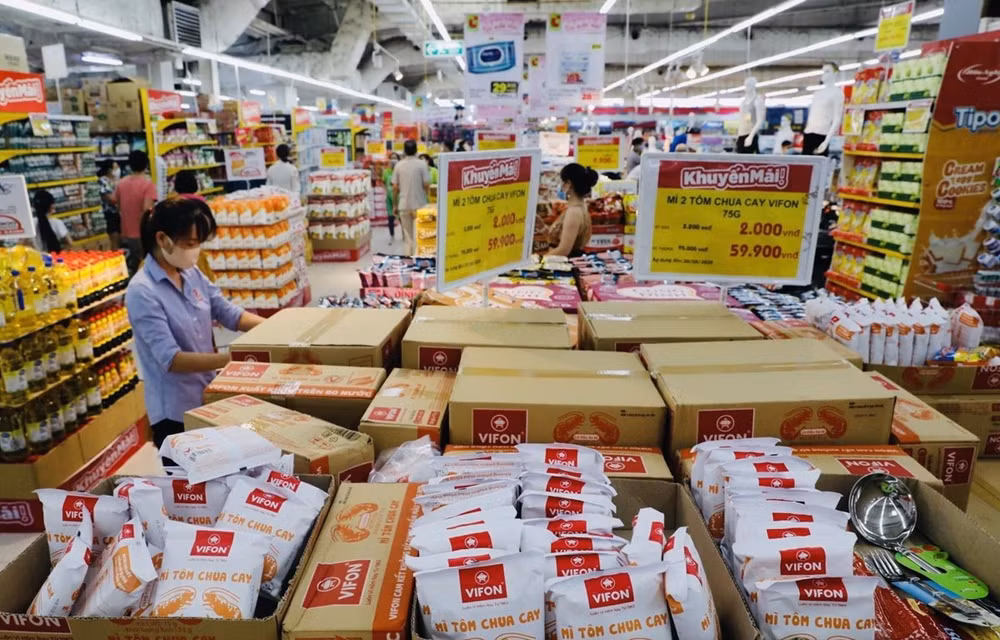 HCM City sees growth in goods retail sales, consumer service revenue ảnh 1