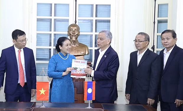 Vietnam, Laos seek closer people-to-people exchange ảnh 1 Vietnam, Laos seek closer people-to-people exchange ảnh 1