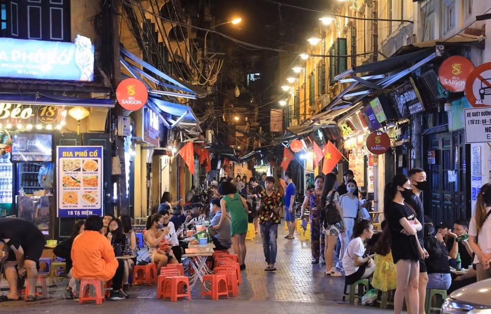 Hospitality providers in Hanoi Old Quarter revive ảnh 1