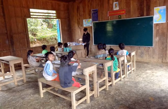 Dak Nong offers free books for poor ethnic students ảnh 1 Dak Nong offers free books for poor ethnic students ảnh 1