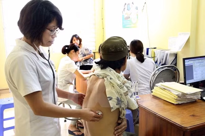 PM urges better healthcare and administrative services ảnh 1