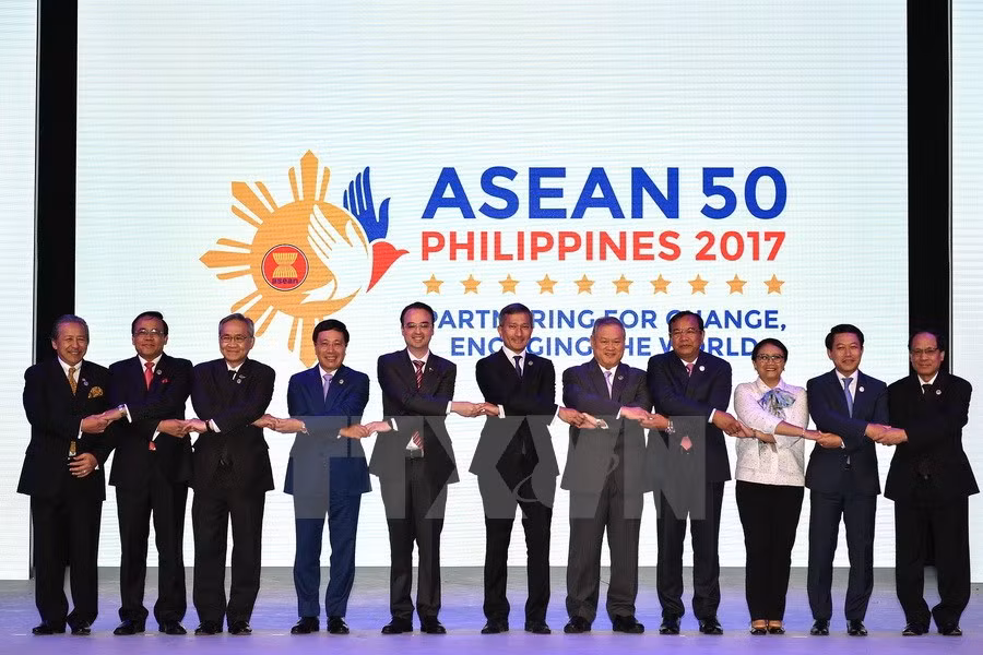 Vietnam attends 50th ASEAN Foreign Ministers’ Meeting ảnh 1