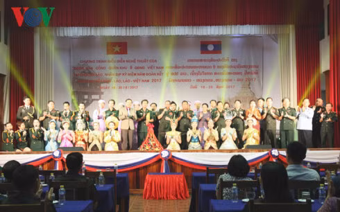 Musical performance fosters Vietnam – Laos ties ảnh 1