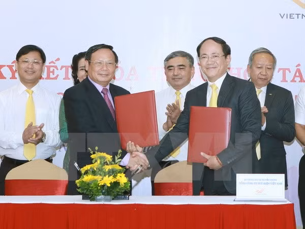 VNAT, VNPost partner to promote Vietnam’s tourism ảnh 1