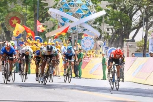 RoK cyclist wins yellow jersey of VTV cycling race ảnh 1