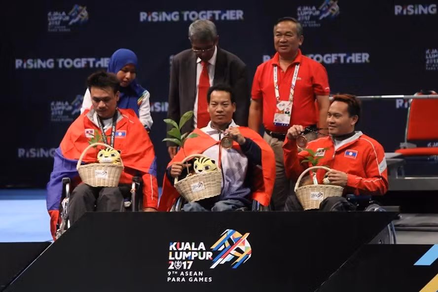 ASEAN Para Games: VN weightlifters win 2 gold, break 2 records ảnh 1