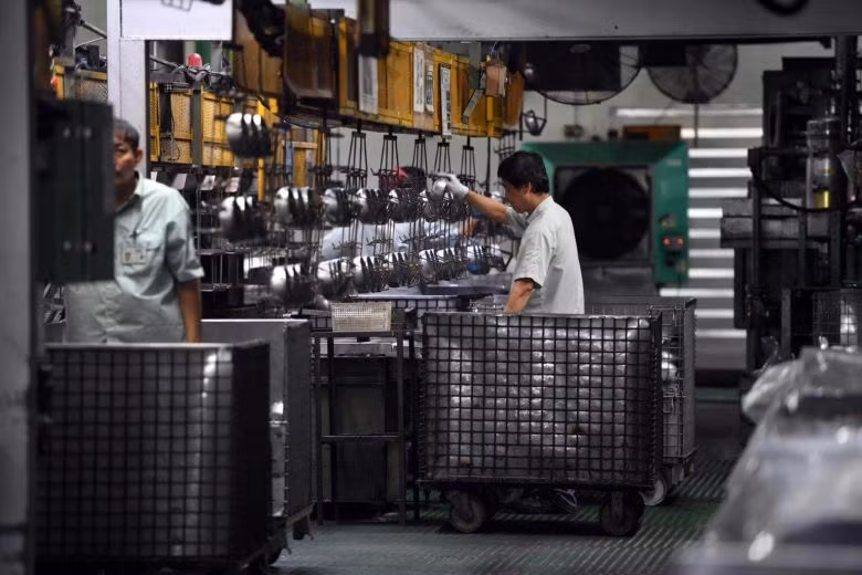 Singapore’s PMI hits 33-month high ảnh 1