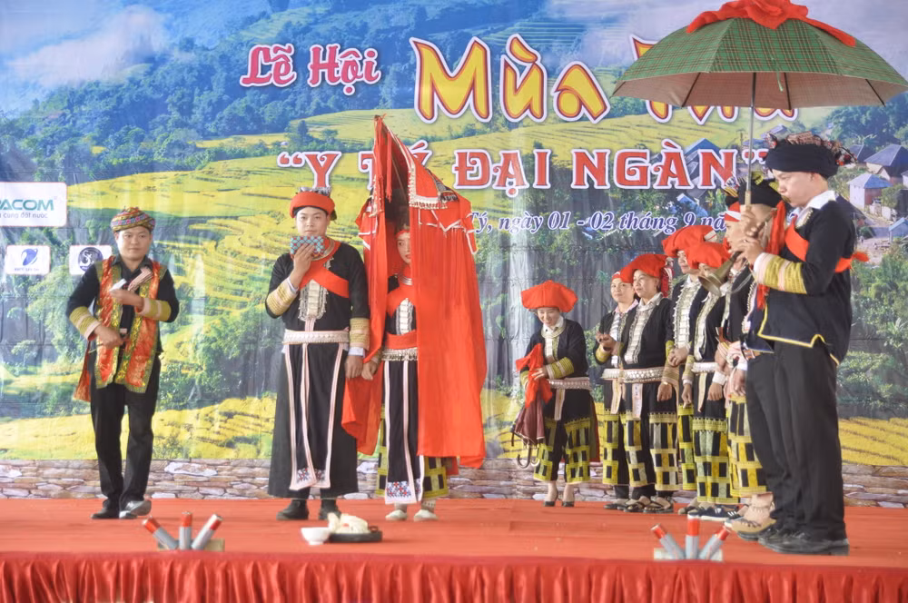 Tourists invited to explore unique ethnic culture in Y Ty ảnh 1