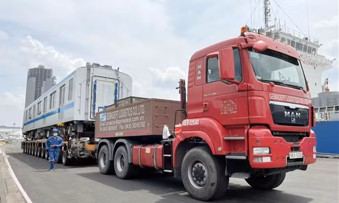 Two more trains Metro Line No.1 arrives in HCM City ảnh 1