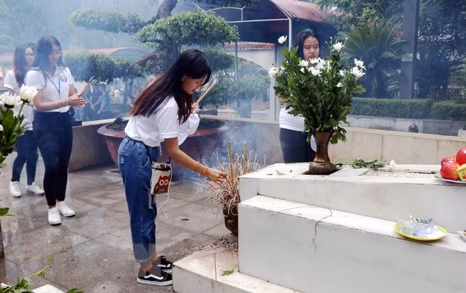 VN Summer Camp: Young expats learn history in Dong Loc T-junction ảnh 1
