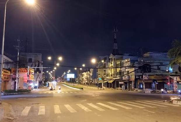 HCM City sets tighter rules as daily COVID-19 cases reach three-digit ảnh 1
