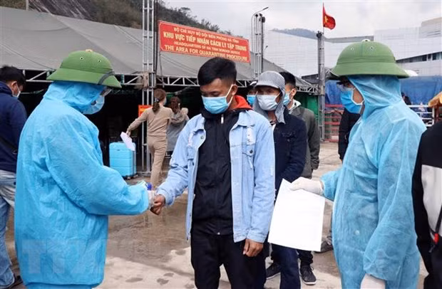  Embassy in Laos announces policy of entry to Vietnam amid COVID-19 ảnh 1