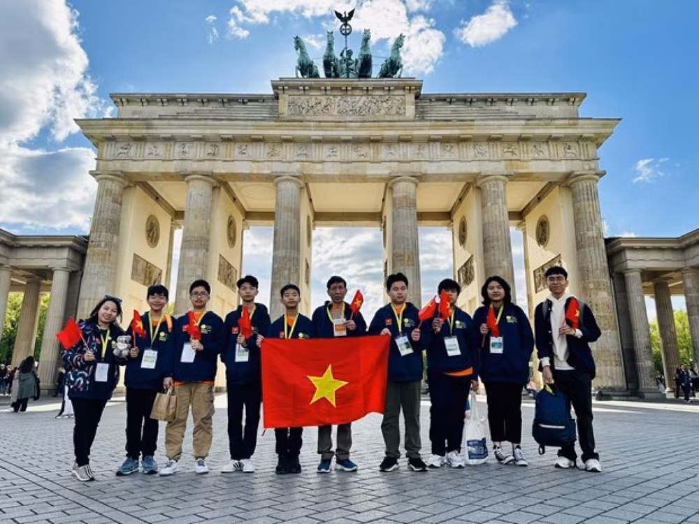 Hanoi students win medals at Pangea Math World 2023 ảnh 1