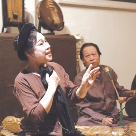 Contemporary verse meets traditional in music performance ảnh 1
