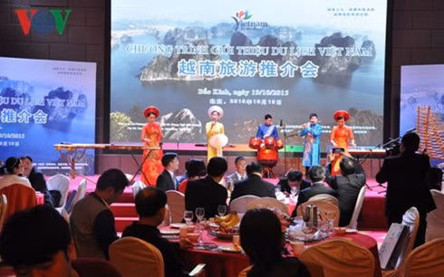 Vietnam holds tourism road show in Beijing ảnh 1