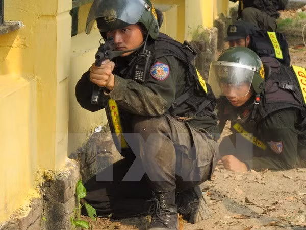Vietnam, China hold joint anti-terrorism exercise ảnh 1