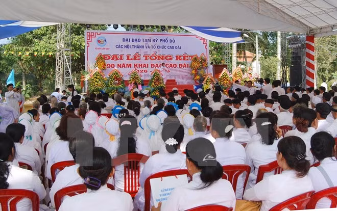 Cao Dai sect holds the religion’s 90th founding anniversary ảnh 1