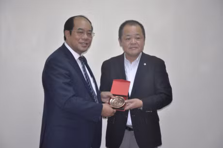 Chairman of Japan Federation of Transport Workers’ Union greeted ảnh 1