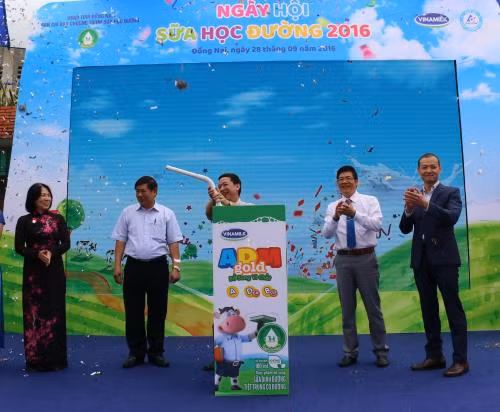 School milk programme launched nationwide ảnh 1