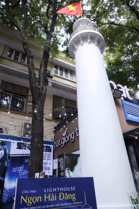 Symbolic lighthouse to go up in HCM City Book Street ảnh 1
