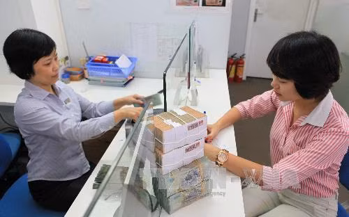 Banking leads market to 9-year high ảnh 1