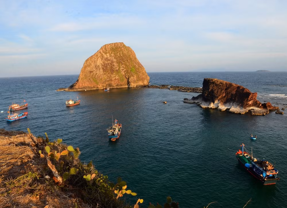 Phu Yen: Hon Yen landscape cluster recognised as national relic site ảnh 1