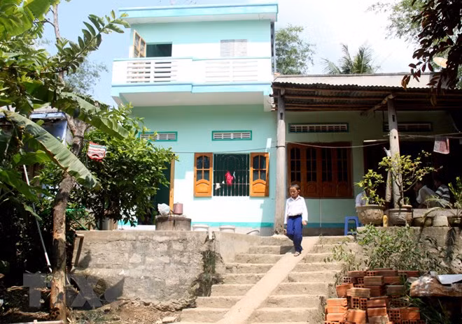 “Red-Cross house” model helps disaster-affected locals repair dwelling ảnh 1