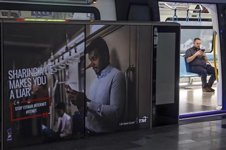 Malaysia passes anti-fake news law ảnh 1