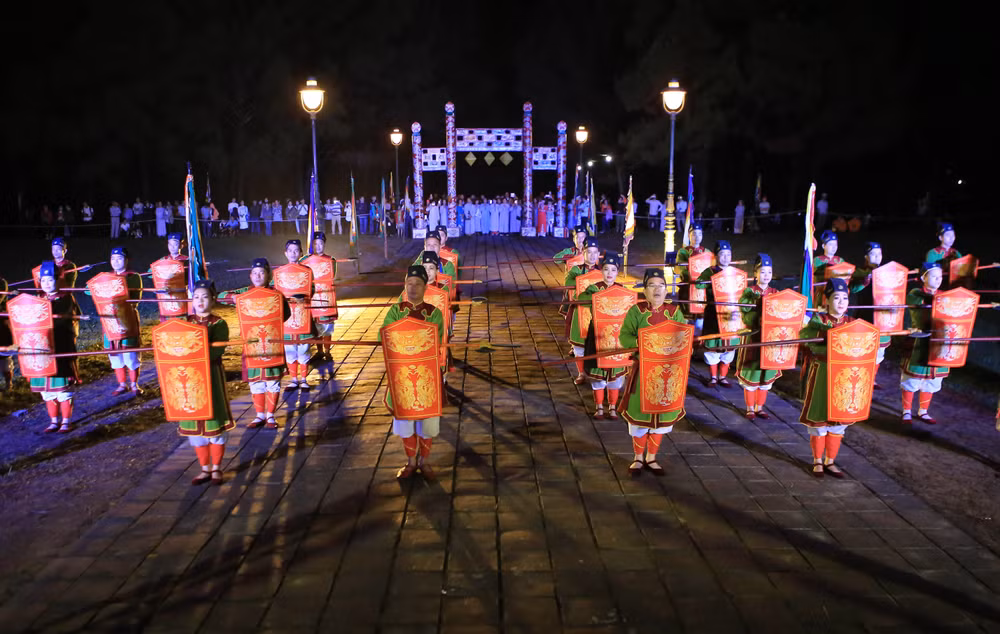 Hue festival: Heaven-and-Earth-worshipping ritual re-enacted ảnh 2
