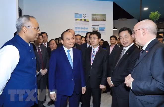 Prime Minister visits Singapore Management University ảnh 1