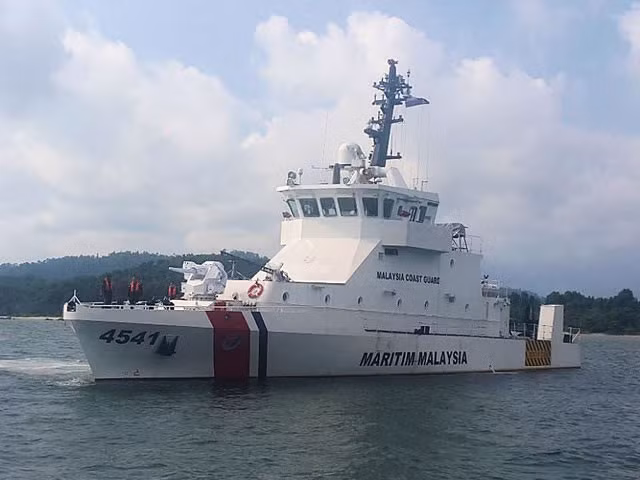 Malaysia calls for cooperation among coast guards in East Sea ảnh 1