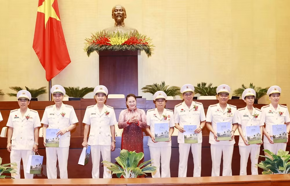 NA leader meets exemplary individuals in protecting security ảnh 1
