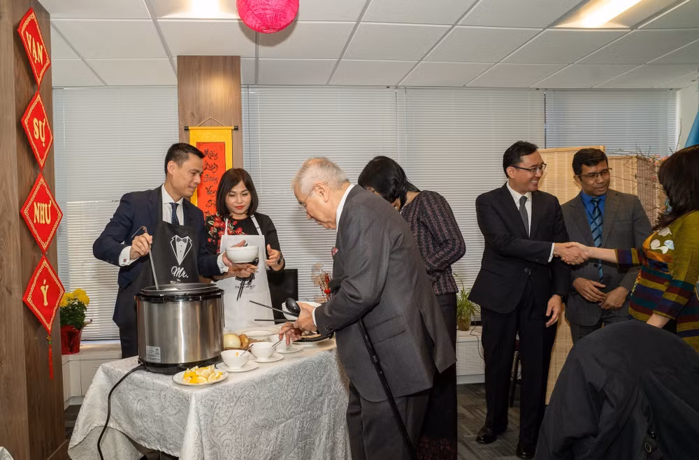 Traditional Tet dishes introduced to int’l friends in New York ảnh 1