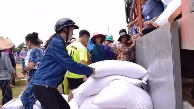 Localities receive rice aid for Lunar New Year ảnh 1 Localities receive rice aid for Lunar New Year ảnh 1