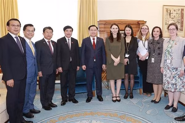 Vietnam wishes to promote ties with New Zealand in all fields, through all channels: NA leader ảnh 2