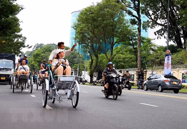 Vietnam targets 8 million foreign visitors in 2023 ảnh 2