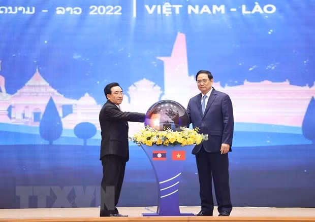 PMs launch Vietnam - Laos, Laos - Vietnam Solidarity and Friendship Year ảnh 1