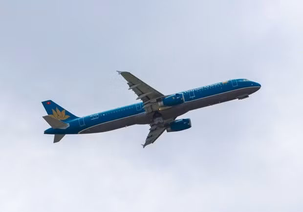 Over 1,700 passengers enter Vietnam on first three days of int’l flight resumption ảnh 1