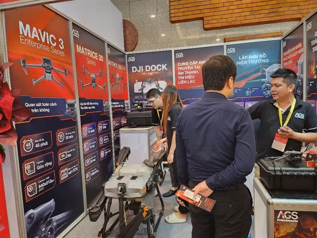 Int'l expo on fire safety, rescue, smart building opens ảnh 1 Int'l expo on fire safety, rescue, smart building opens ảnh 1