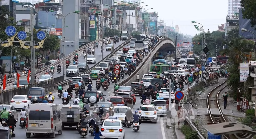 Hanoi takes measures to reduce traffic jams ảnh 1